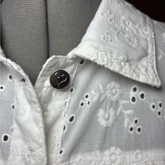 Colleen Lopez XL White Eyelet Button-Up Shirt. - Picture 3 of 9